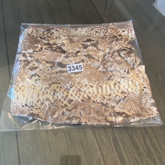 New! Anthropologie Willow Snake-Printed v-neck flutter slv Blouse 33345 - Picture 15 of 15